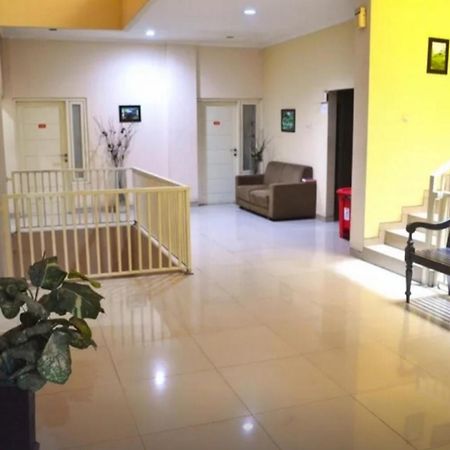 Reddoorz Near Plaza Araya Malang Ξενοδοχείο Blimbing  Εξωτερικό φωτογραφία
