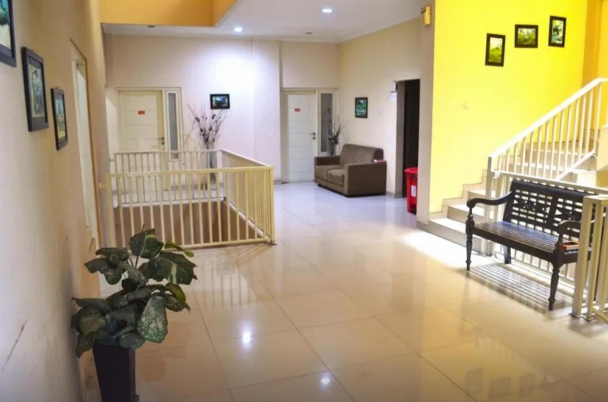 Reddoorz Near Plaza Araya Malang Ξενοδοχείο Blimbing  Εξωτερικό φωτογραφία
