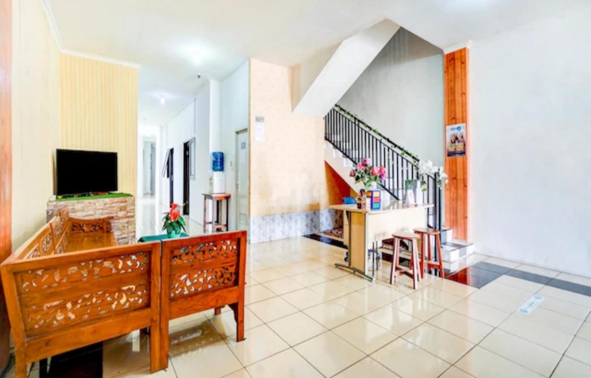 Reddoorz Near Plaza Araya Malang Ξενοδοχείο Blimbing  Εξωτερικό φωτογραφία