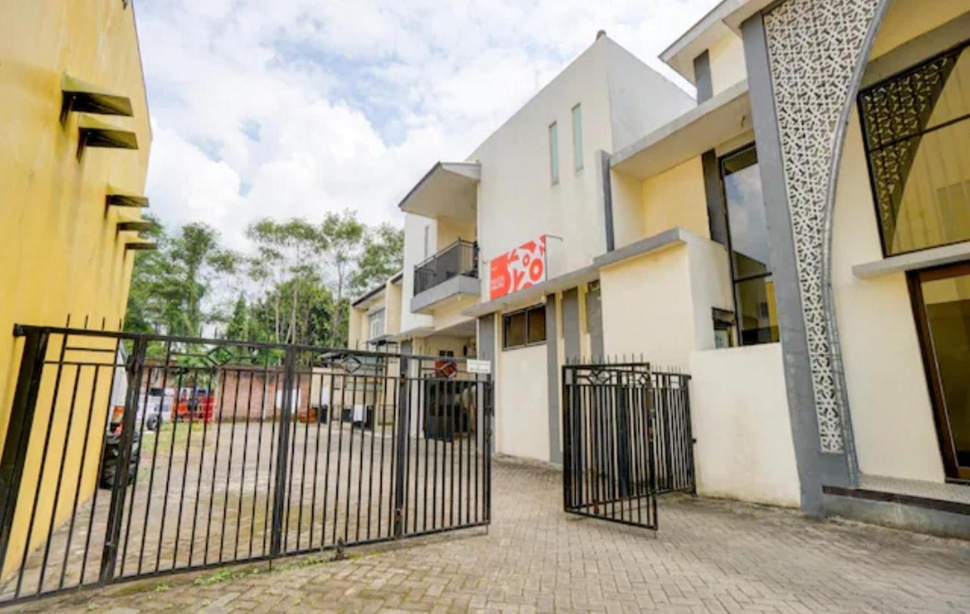 Reddoorz Near Plaza Araya Malang Ξενοδοχείο Blimbing  Εξωτερικό φωτογραφία