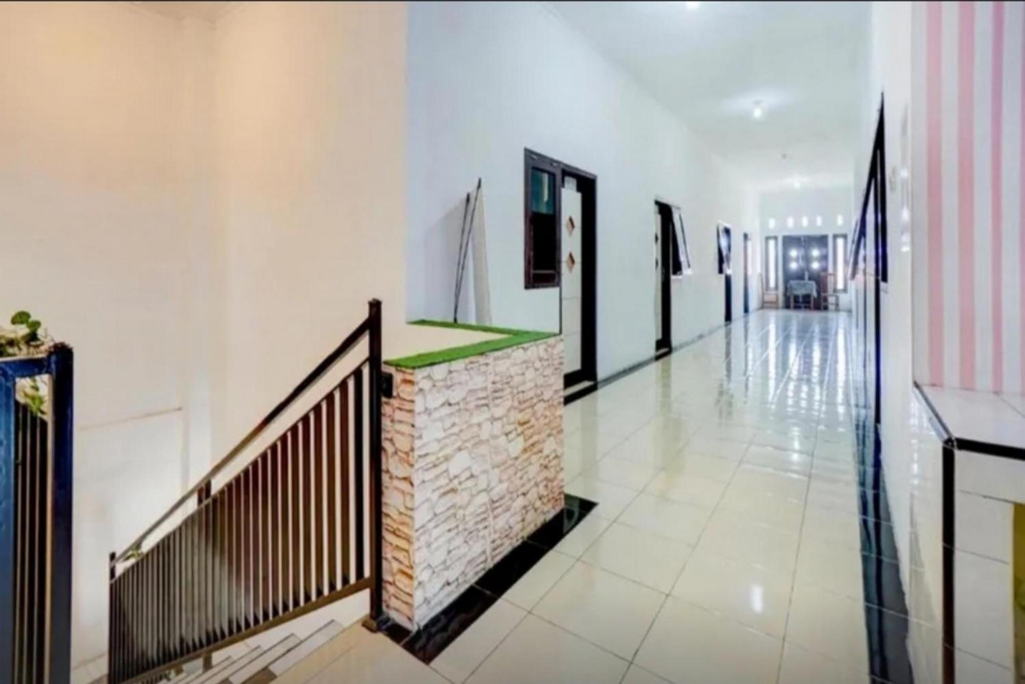 Reddoorz Near Plaza Araya Malang Ξενοδοχείο Blimbing  Εξωτερικό φωτογραφία