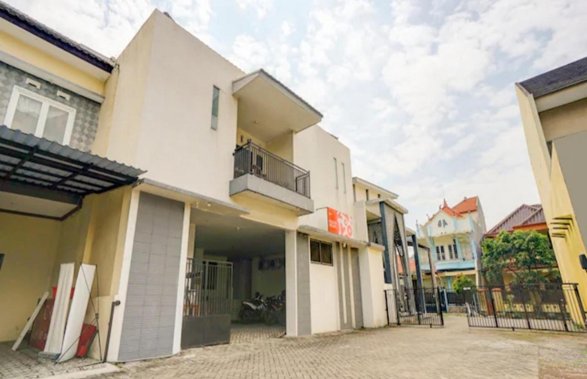 Reddoorz Near Plaza Araya Malang Ξενοδοχείο Blimbing  Εξωτερικό φωτογραφία
